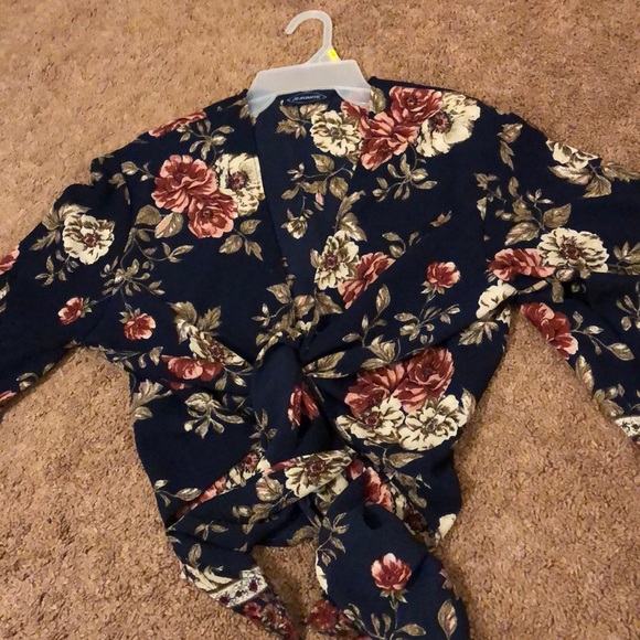 Floral wrap/kimono top - Picture 2 of 3